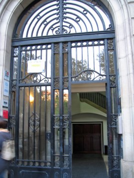 Entrance at C/Pau Claris, 115